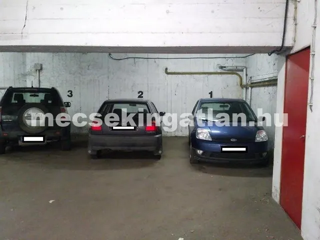 Kiadó garázs Pécs, Szigeti külváros 18 nm