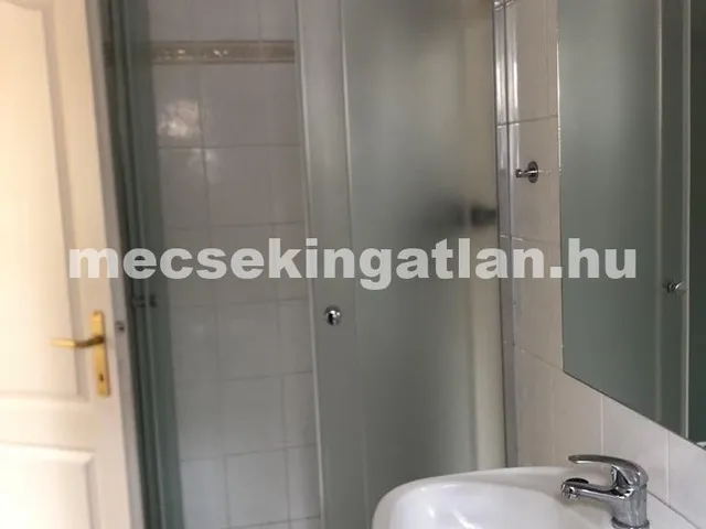 Eladó lakás Pécs, Egyetemváros 18 nm