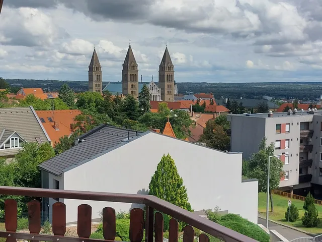 Kiadó ház Pécs, Egyetemváros 70 nm