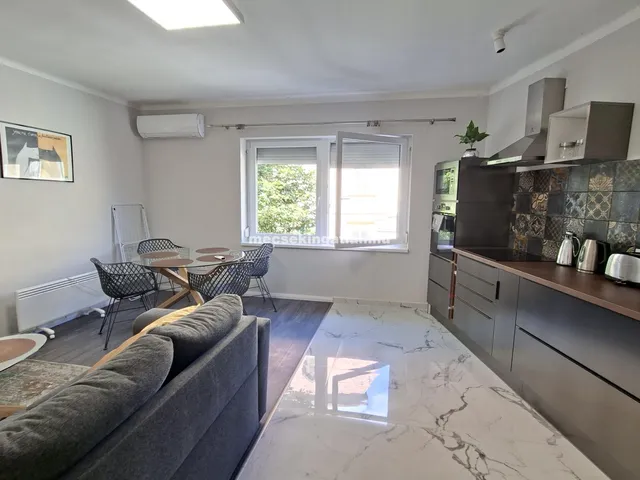 Kiadó lakás Pécs, Belváros, papnövelde 48 nm