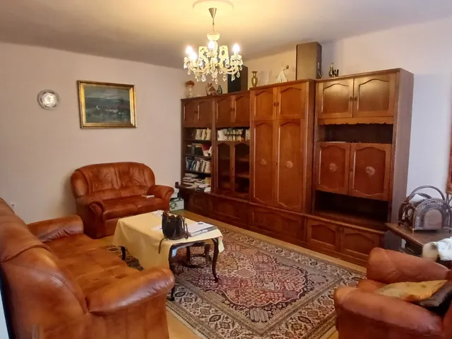 Kiadó lakás Pécs, Belváros, Felsővámház utca 75 nm
