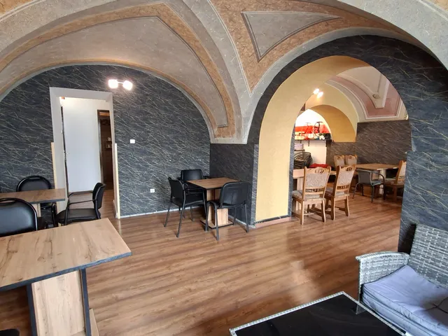 Kiadó kereskedelmi és ipari ingatlan Pécs, Belváros 120 nm