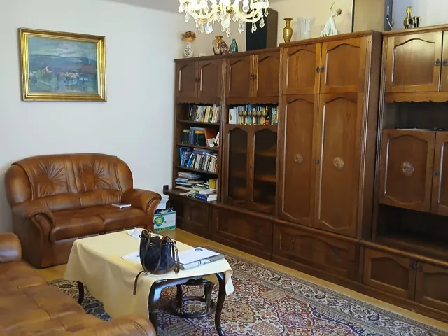 Kiadó lakás Pécs, Felsővámház utca 58 nm