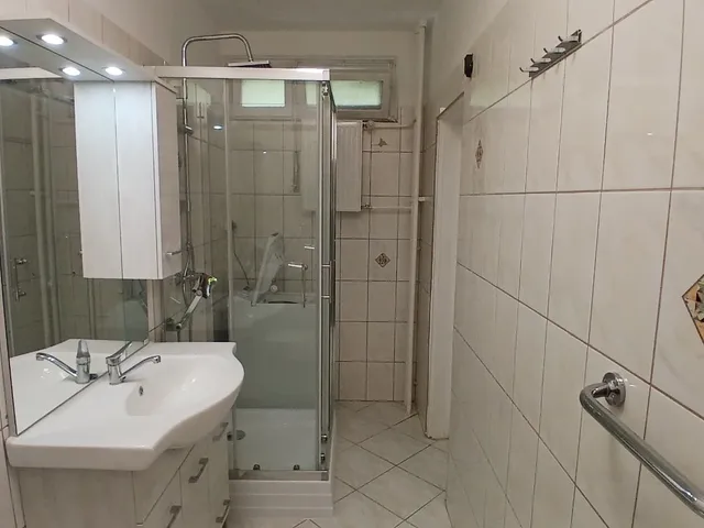 Kiadó lakás Pécs, Uránváros 52 nm