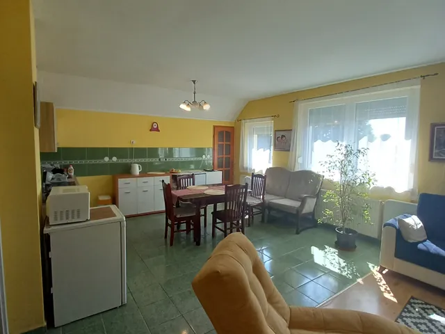 Kiadó ház Pécs, Gyárváros, Zsolnay Vilmos utca 70 nm