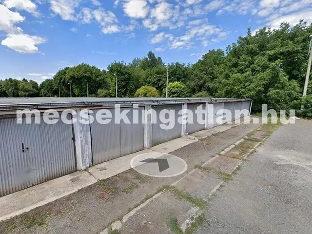 Eladó garázs Pécs, Kertváros 16 nm
