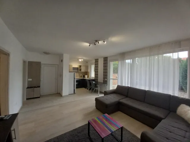 Kiadó lakás Pécs, Egyetemváros 40 nm