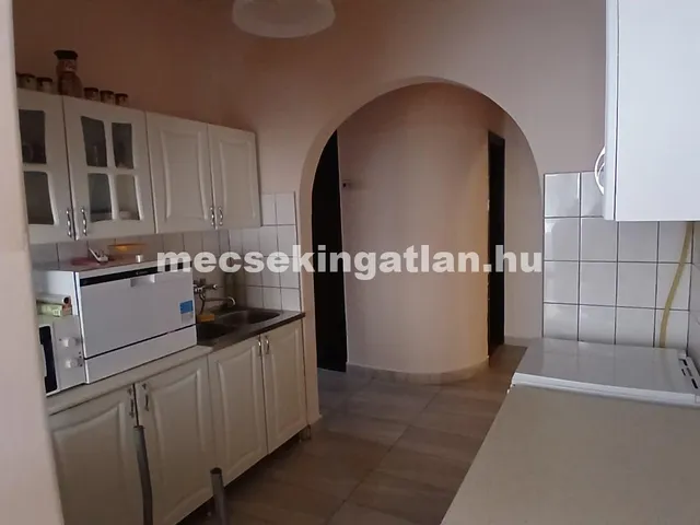 Kiadó lakás Pécs, Budai városrész, Felsővámház utca 75 nm