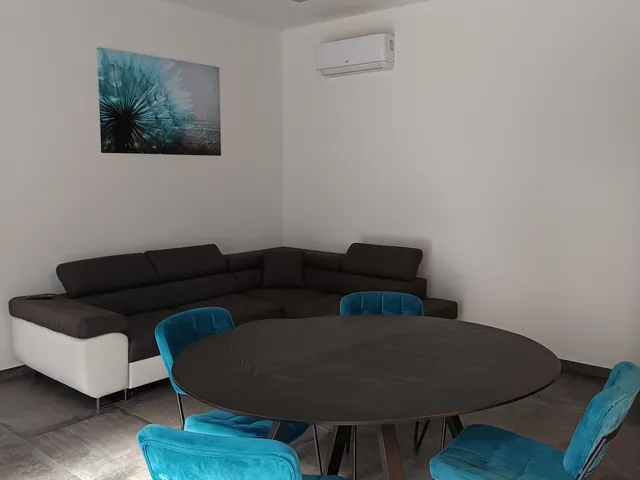 Kiadó lakás Pécs, Budai városrész, Komlói út 70 nm