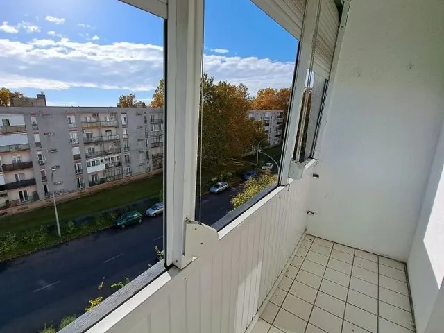 Kiadó lakás Pécs, Uránváros 54 nm