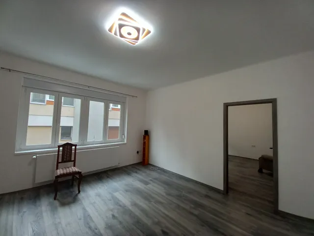 Kiadó lakás Pécs, Belváros 100 nm