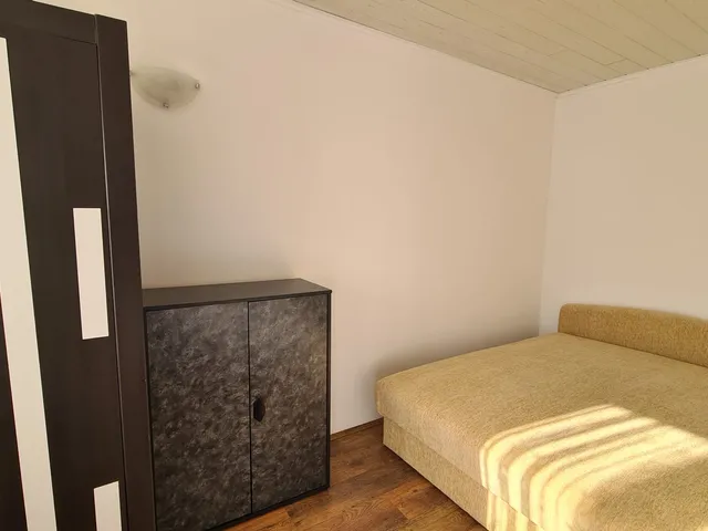 Kiadó lakás Pécs, Gyárváros 28 nm