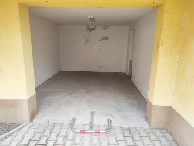 Kiadó garázs Pécs, Budai városrész 15 nm