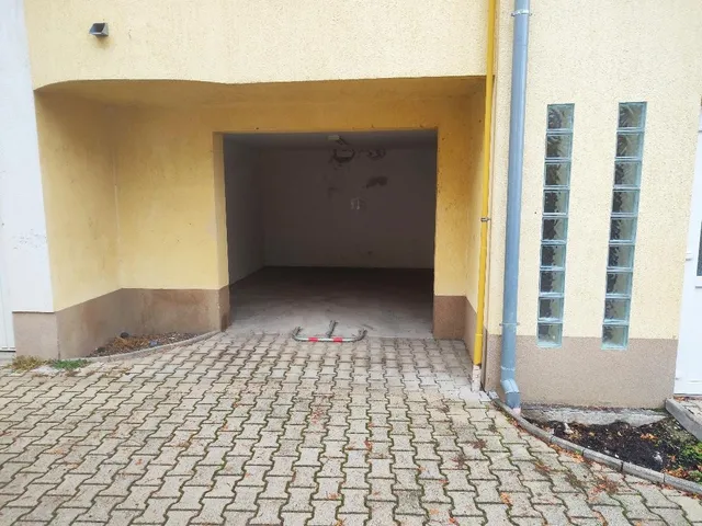 Kiadó garázs Pécs, Budai városrész, Felsőbalokány utca 15 nm