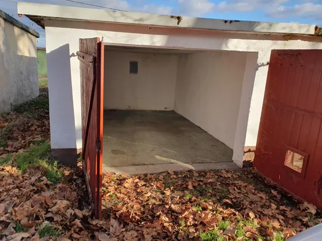 Kiadó garázs Pécs, Budai külváros 15 nm