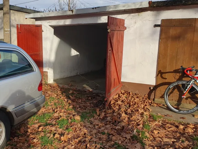 Eladó garázs Pécs, Meszes 15 nm