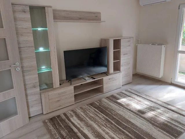 Kiadó lakás Pécs, Uránváros 54 nm