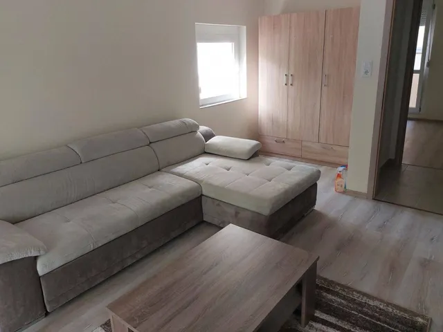 Kiadó lakás Pécs, Uránváros, Építők útja 54 nm