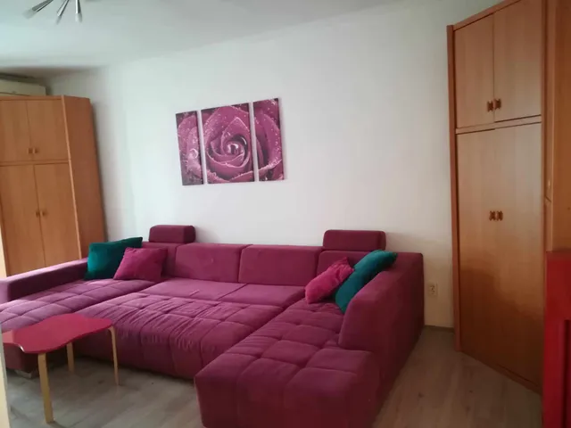 Kiadó lakás Pécs, Belváros, Nagy Lajos király útja 55 nm