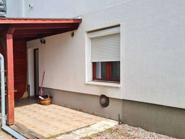 Eladó lakás Pécs, Egyetemváros 35 nm