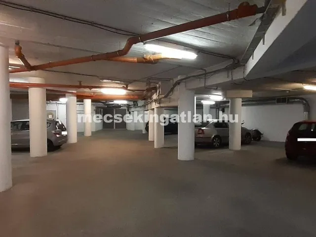 Kiadó garázs Pécs, Belváros, Citrom utca 13 nm