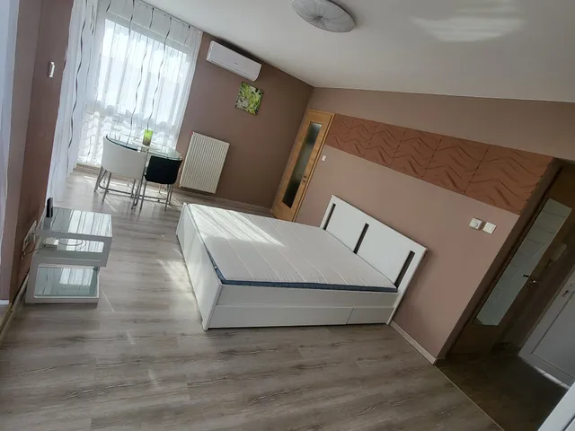 Kiadó lakás Pécs, Egyetemváros, Bálicsi út 32 nm