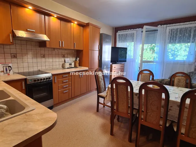 Kiadó lakás Pécs, Kertváros 63 nm