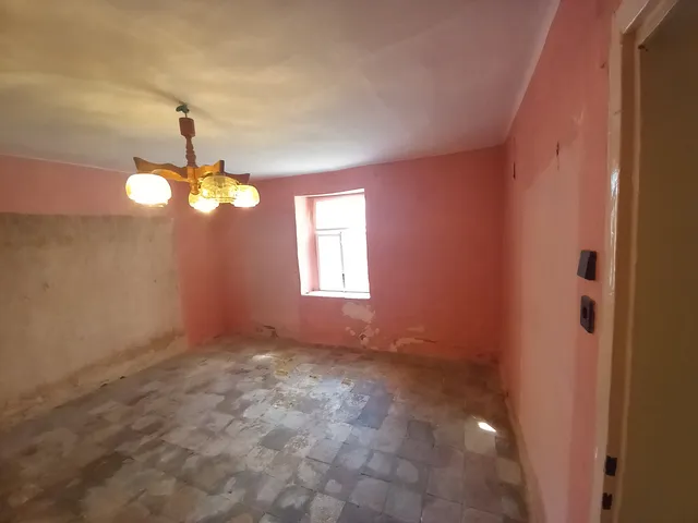 Eladó ház Pécs, Gyárváros, Álmos utca 28 nm