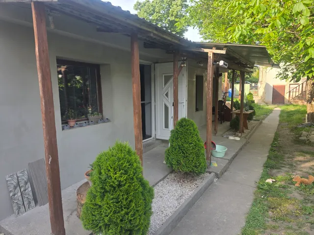 Eladó ház Pécs, Gyárváros 29 nm