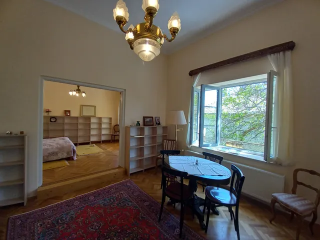 Kiadó ház Pécs, Belváros, Papnövelde utca 75 nm