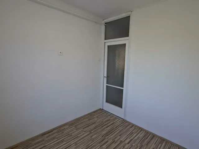Kiadó lakás Pécs, Kertváros, Eszék utca 52 nm