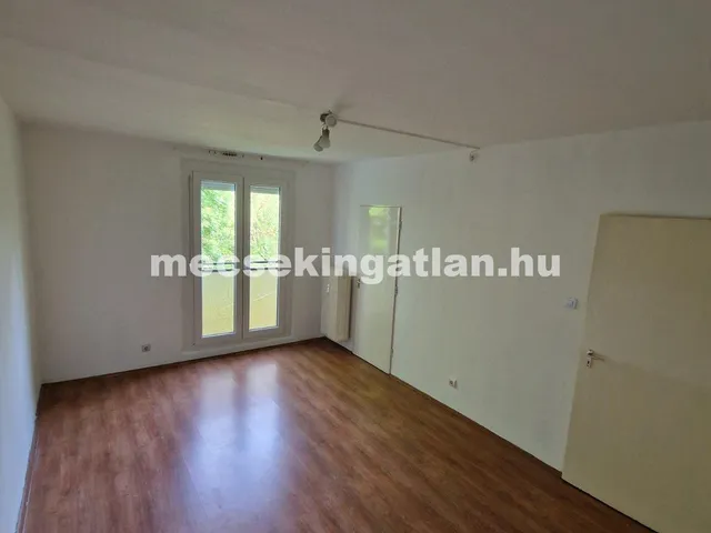 Kiadó lakás Pécs, Uránváros 35 nm
