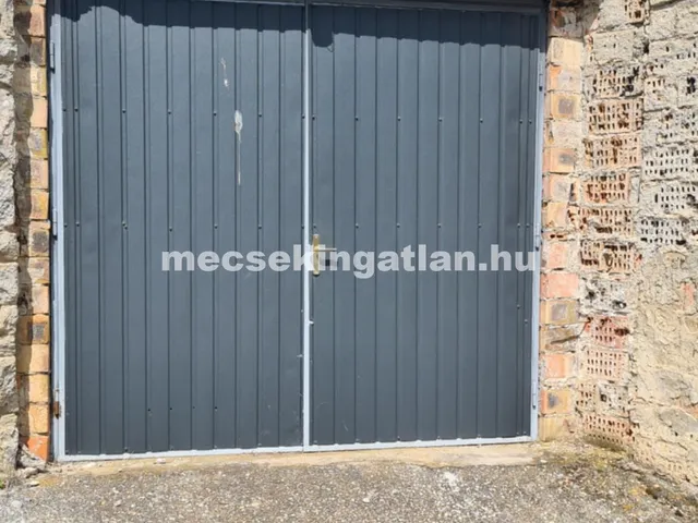 Eladó garázs Pécs, Egyetemváros 16 nm