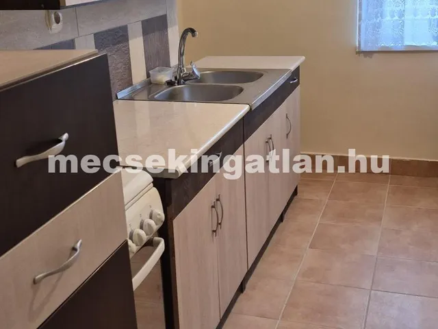 Kiadó lakás Pécs, Meszes 38 nm