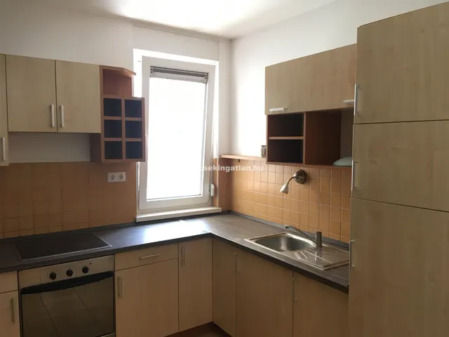 Kiadó lakás Pécs 125 nm