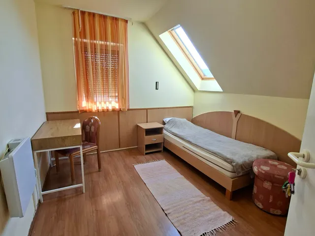 Kiadó ház Pécs, Egyetemváros 10 nm