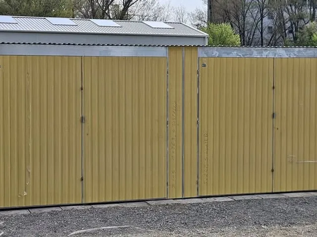 Kiadó garázs Pécs, Gyárváros 25 nm