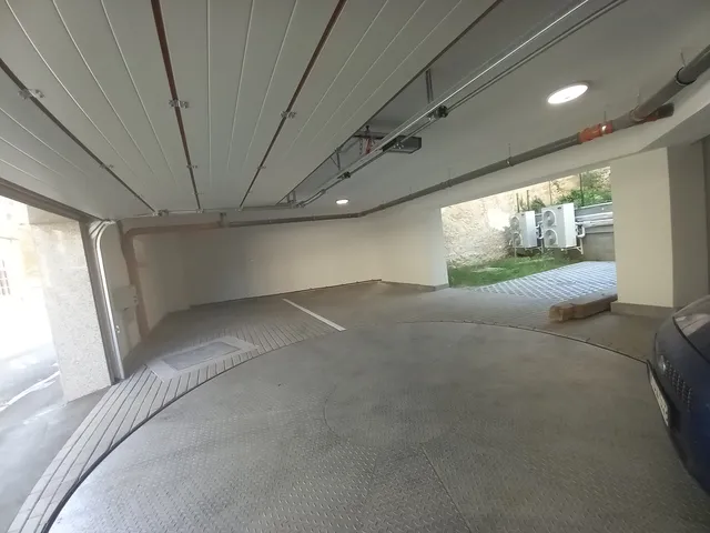 Kiadó garázs Pécs, Belváros 13 nm