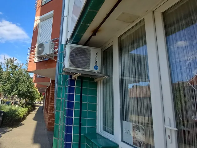 Kiadó garázs Pécs, Belváros 12 nm