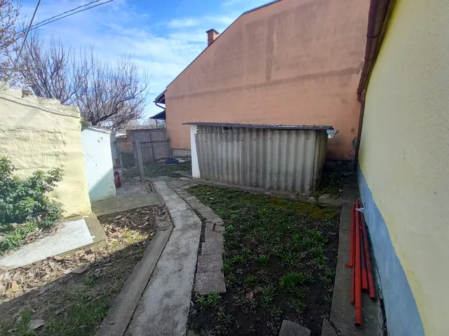 Eladó ház Pécs, Gyárváros 28 nm