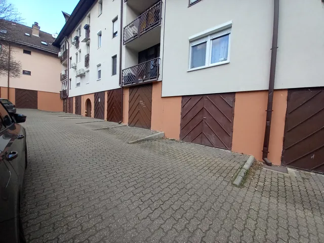 Eladó garázs Pécs, Balokány, Farkas István utca 13 nm