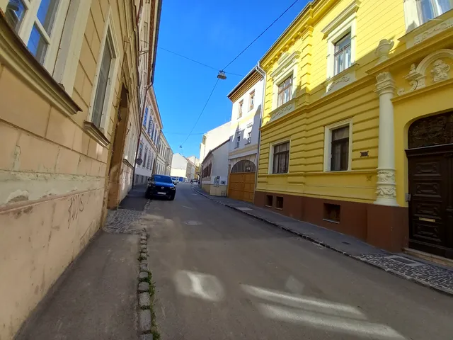 Kiadó garázs Pécs, Belváros 17 nm