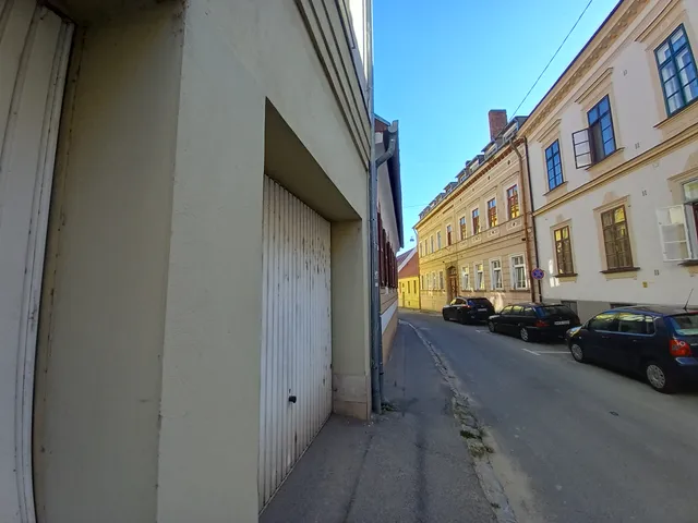 Kiadó garázs Pécs, Belváros, Mária utca 17 nm