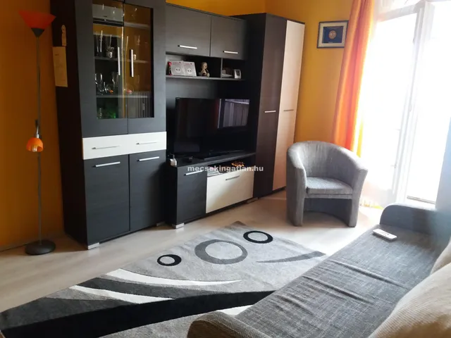 Kiadó lakás Pécs, Egyetemváros, Athinay utca 36 nm