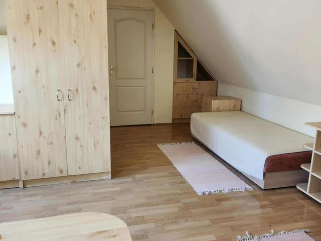Kiadó lakás Pécs, Egyetemváros 18 nm