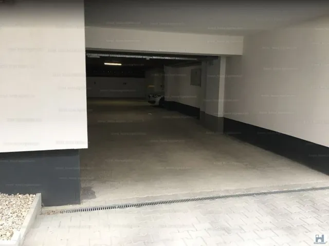 Kiadó garázs Pécs, Uránváros, Szigeti út 12 nm