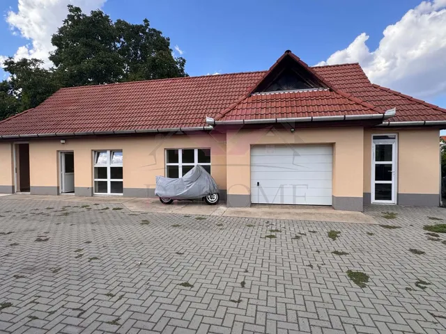 Kiadó kereskedelmi és ipari ingatlan Debrecen, Hatvan utcai kert 43 nm