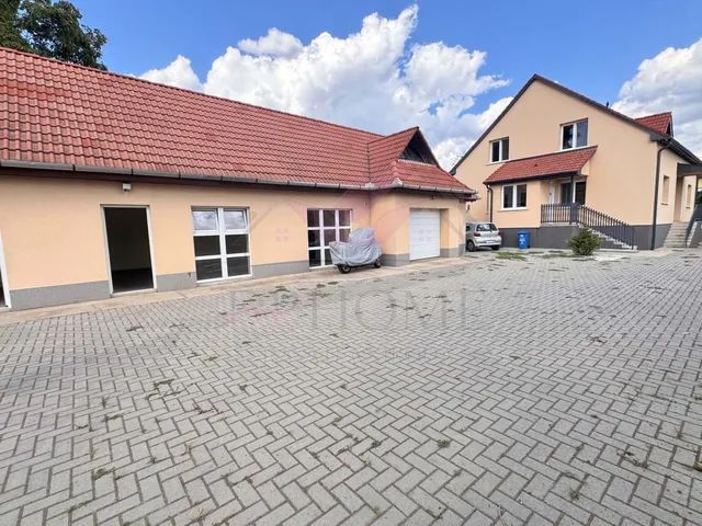 Kiadó kereskedelmi és ipari ingatlan Debrecen, Hatvan utcai kert 43 nm