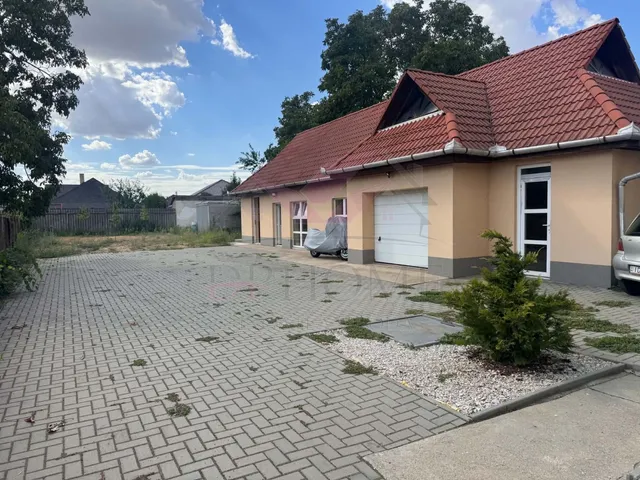 Kiadó kereskedelmi és ipari ingatlan Debrecen, Hatvan utcai kert 43 nm