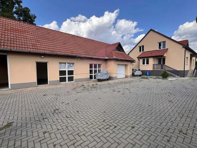 Kiadó kereskedelmi és ipari ingatlan Debrecen, Hatvan utcai kert 21 nm
